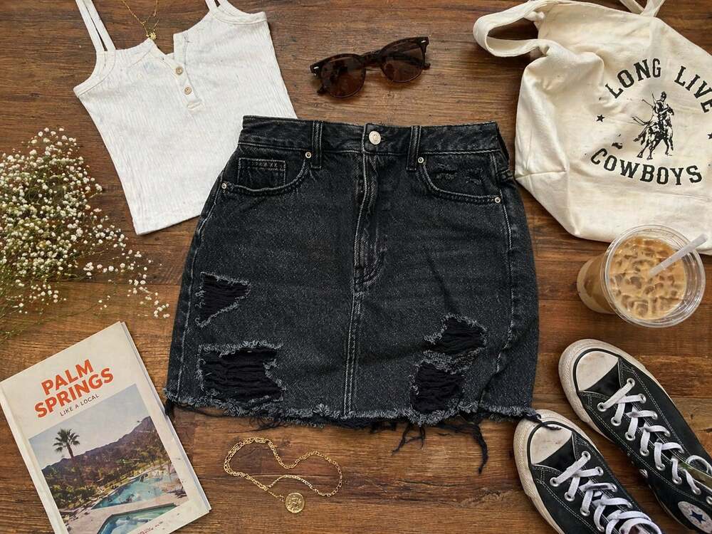 PacSun Distressed Black Denim Mini Skirt Size 25